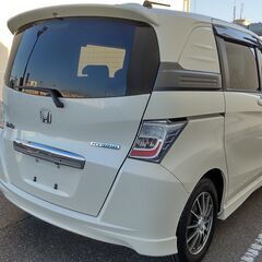 ハイブリッド　フリード・スパイク　両側パワスラ　貨物登録可能　ジャストセレクション　クルコン　パールホワイトの画像