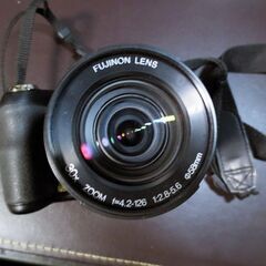 【決定いたしました】FUJIFILM　FinePix HS10　デジタルカメラの画像