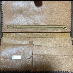 オレンジ花柄エンボス長財布の画像