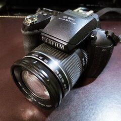【決定いたしました】FUJIFILM　FinePix HS10　デジタルカメラの画像