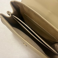 【milaowen 】ミラオーウェン ベージュ キャメル ハンドバッグの画像