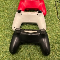 ＰＳ4PlayStation本体、コントローラー3つ、ソフトまとめての画像