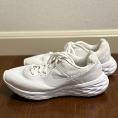美品 
ナイキ 白スニーカー 23.5cm の画像