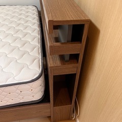 ダブルベット　フレーム　ライト、コンセント付き　ブラウンの画像