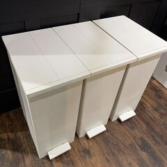 美品 キャスター付き ダストボックス ゴミ箱 3つありますの画像