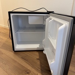 こがたれいぞうこ小型冷蔵庫の画像