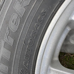 スタッドレス175/66R14ナット付きオートバックスの画像