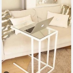 IKEAサイドテーブル ガラス天板 ホワイトの画像