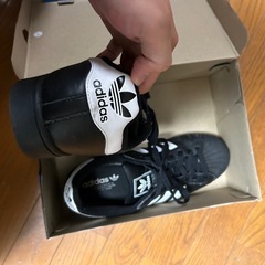 adidas スーパースターの画像