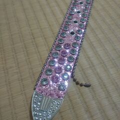 キラキラしたベルトの画像