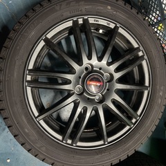 スタッドレスタイヤ　ホイール付きの画像