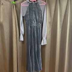 グレー フルレングスドレス ハイネック フレアスリーブの画像