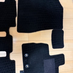 【美品】ノア80系 純正フロアマット ハイブリッドG 7人乗りの画像