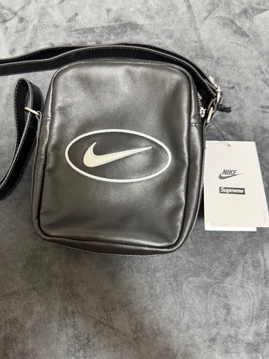 supreme✖️NIKE ショルダーバッグ　レザー