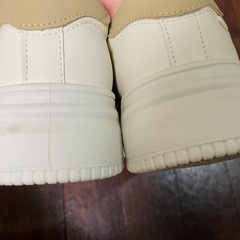 試着のみ 23.5cm スニーカーの画像