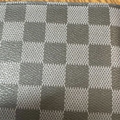 新品二つ折り財布の画像