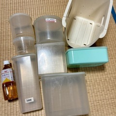 【無料】タッパー8個セットの画像