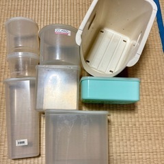 【無料】タッパー8個セットの画像