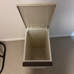ゴミ箱の画像