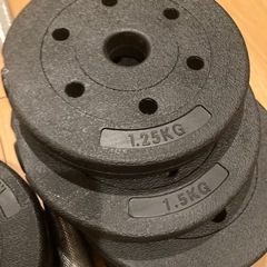 バーベルシャフトとウエイトの画像