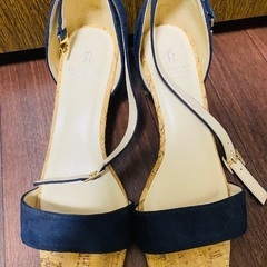 (受け渡し予定者とお話中)1回のみ使用 24cm ROPEピクニック サンダルの画像