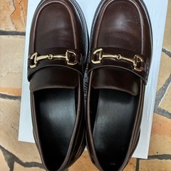 GUダークブラウン金具付きローファーの画像