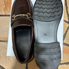 GUダークブラウン金具付きローファーの画像