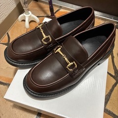 GUダークブラウン金具付きローファーの画像