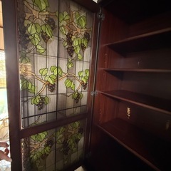 アンティークステンドグラス　食器棚の画像