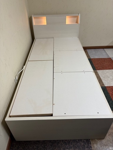 シングルベッドフレーム引き出し、コンセントもあります