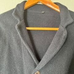 濃紺　ボタン付きカーディガン　セーターの画像