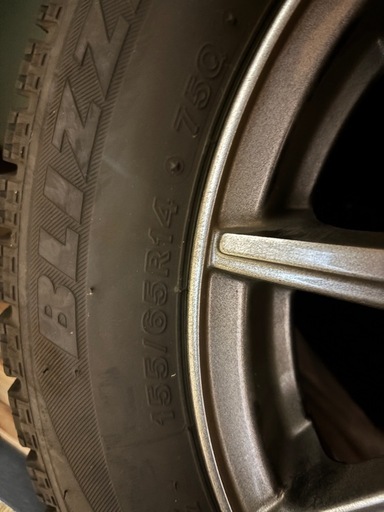 スタッドレスタイヤ　155\65R14 ホイールつき付き