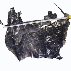 イタリア革2枚と国産革1枚など大きめの革３種類の画像