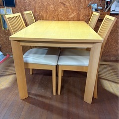 K1005 ４人掛けダイニング 天板キズ有
の画像