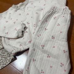 90サイズ パジャマ2着の画像