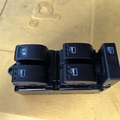 LA600S タント PWウインドウスイッチ 84820-B2440ジャンク扱いの画像