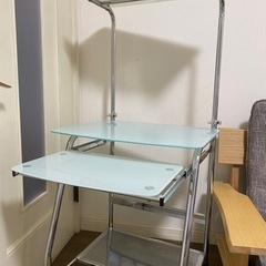 パソコンデスク　& 回転椅子の画像