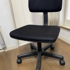 パソコンデスク　& 回転椅子の画像