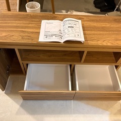 テレビボードの画像