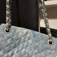 中古未使用品デニムキルティング生地バッグの画像