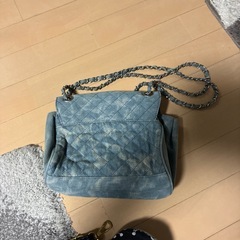 中古未使用品デニムキルティング生地バッグの画像