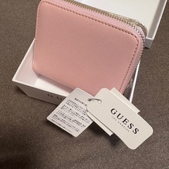 GUESS ピンク 二つ折り財布の画像