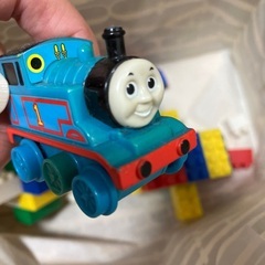 トーマスのおもちゃとブロック（レゴではないです）の画像