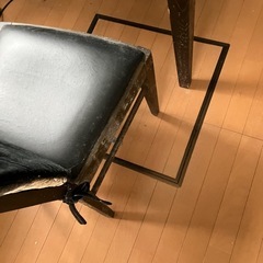 ダイニングテーブルと椅子の画像