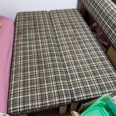 ダイニングテーブルと椅子の画像