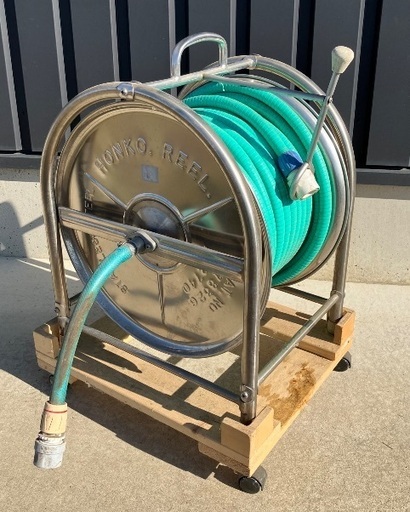 フォーランホース50m ホースリール付き (しばじ) 西小泉の家庭用品