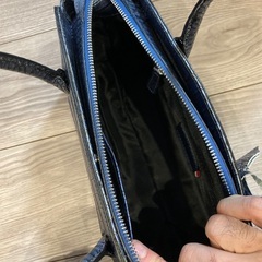 ほぼ新品🔴イタリア🇮🇹ブランドのレザーバッグの画像