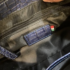 ほぼ新品🔴イタリア🇮🇹ブランドのレザーバッグの画像