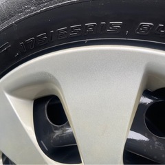 9本あります．アクア純正ホイール15インチの画像