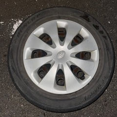9本あります．アクア純正ホイール15インチの画像
